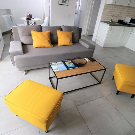 Serenity Heights Apartment: A Panoramic Haven Near Old Town - Free Minibar ブカレスト エクステリア 写真