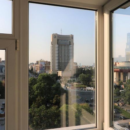Serenity Heights Apartment: A Panoramic Haven Near Old Town - Free Minibar ブカレスト エクステリア 写真