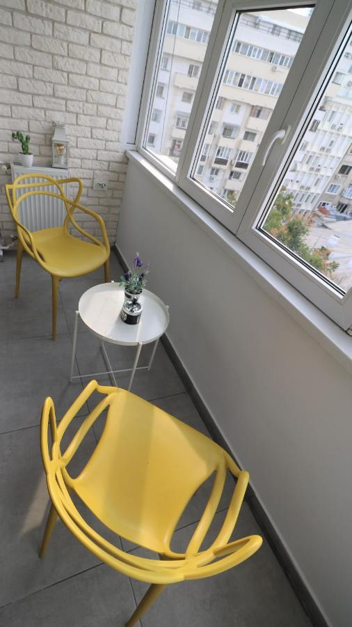 Serenity Heights Apartment: A Panoramic Haven Near Old Town - Free Minibar ブカレスト エクステリア 写真