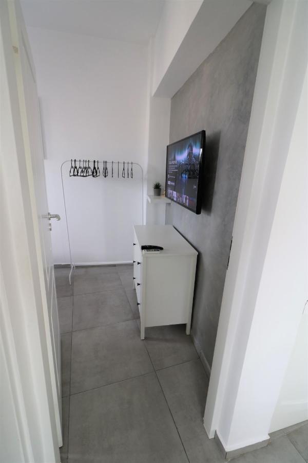 Serenity Heights Apartment: A Panoramic Haven Near Old Town - Free Minibar ブカレスト エクステリア 写真