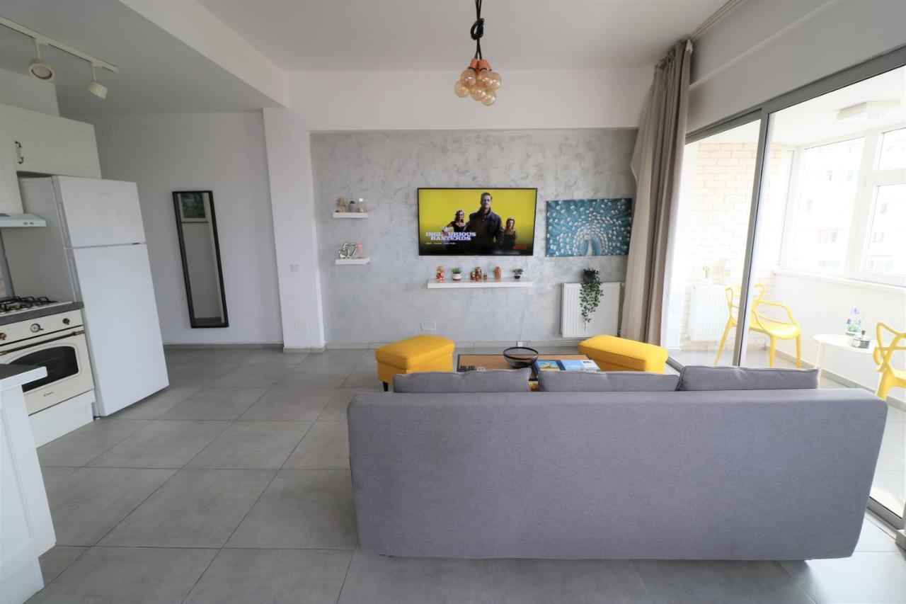 Serenity Heights Apartment: A Panoramic Haven Near Old Town - Free Minibar ブカレスト エクステリア 写真