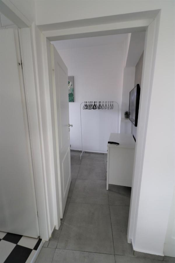 Serenity Heights Apartment: A Panoramic Haven Near Old Town - Free Minibar ブカレスト エクステリア 写真
