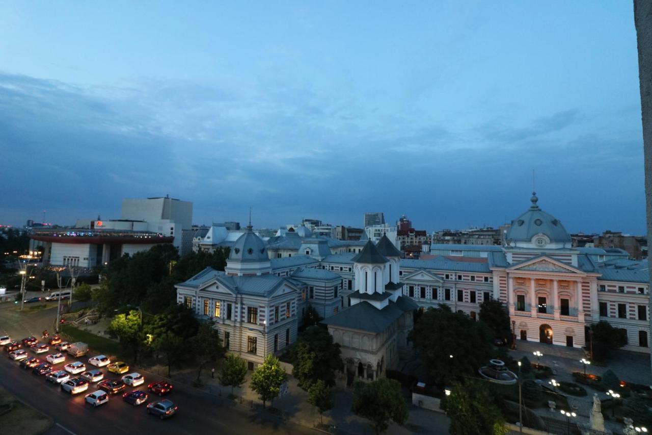 Serenity Heights Apartment: A Panoramic Haven Near Old Town - Free Minibar ブカレスト エクステリア 写真