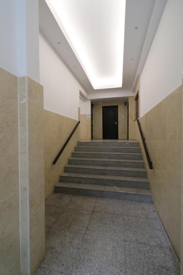 Serenity Heights Apartment: A Panoramic Haven Near Old Town - Free Minibar ブカレスト エクステリア 写真