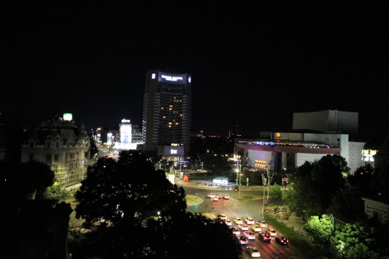 Serenity Heights Apartment: A Panoramic Haven Near Old Town - Free Minibar ブカレスト エクステリア 写真