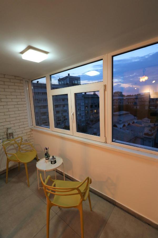 Serenity Heights Apartment: A Panoramic Haven Near Old Town - Free Minibar ブカレスト エクステリア 写真