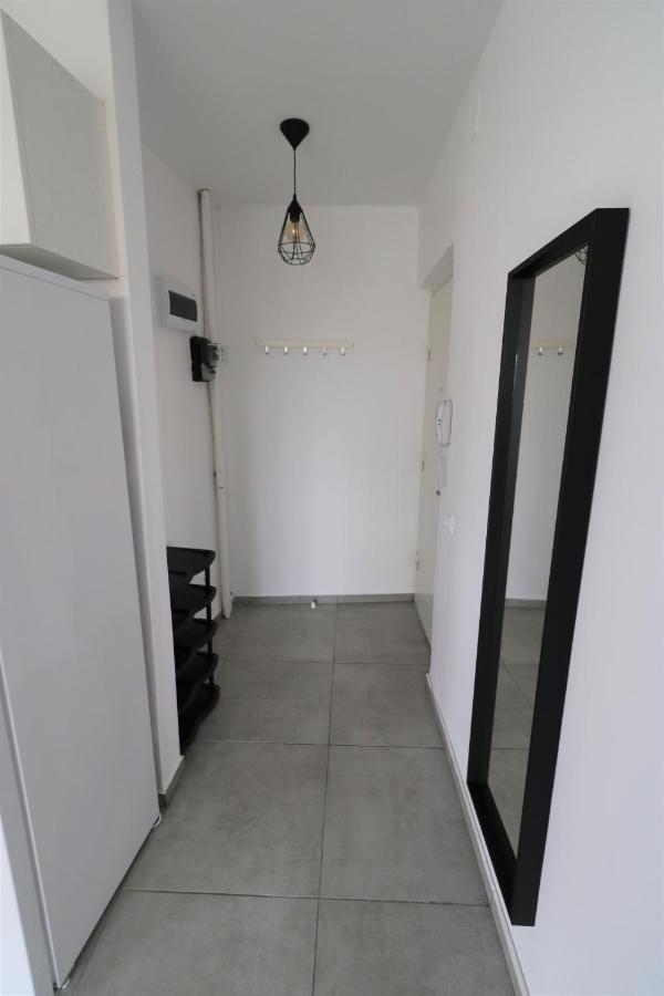 Serenity Heights Apartment: A Panoramic Haven Near Old Town - Free Minibar ブカレスト エクステリア 写真