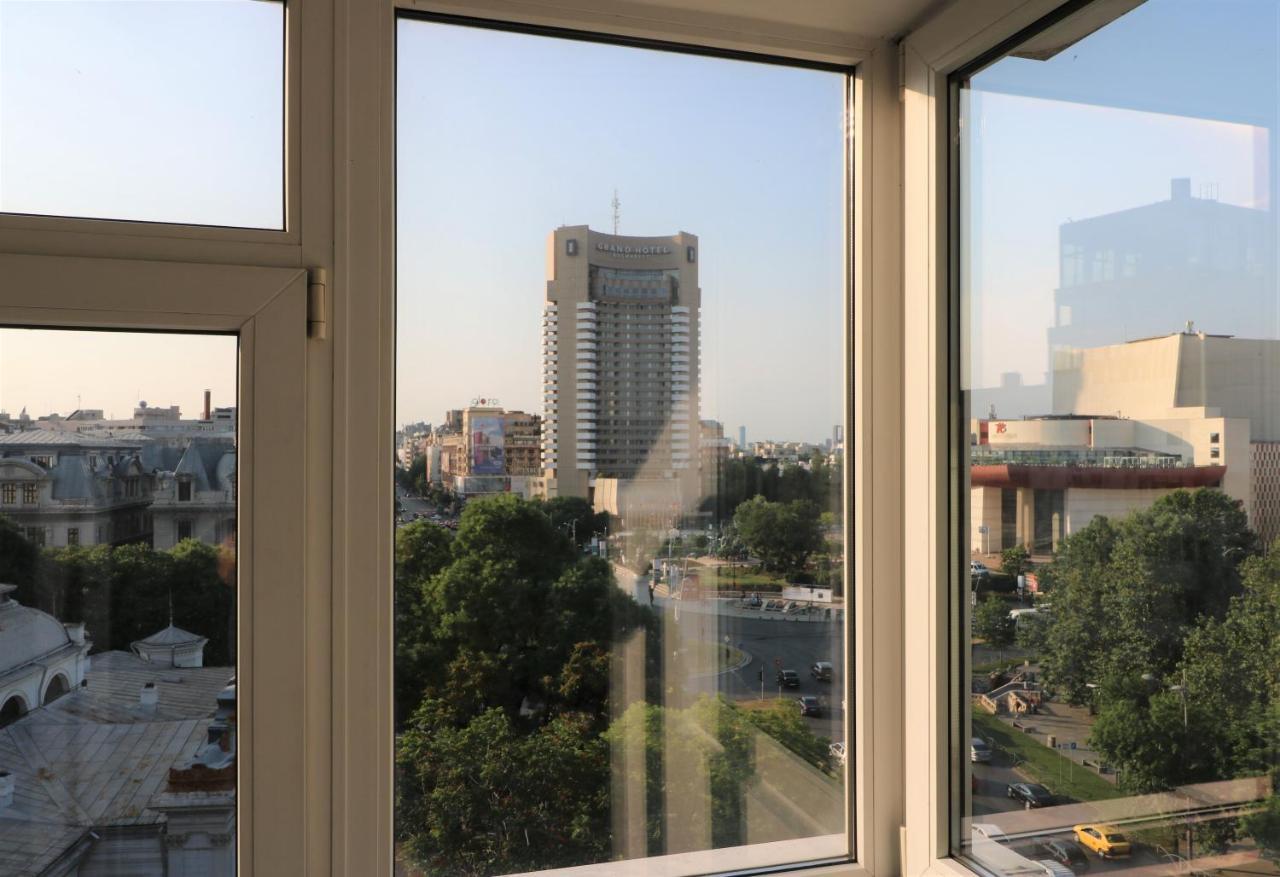 Serenity Heights Apartment: A Panoramic Haven Near Old Town - Free Minibar ブカレスト エクステリア 写真