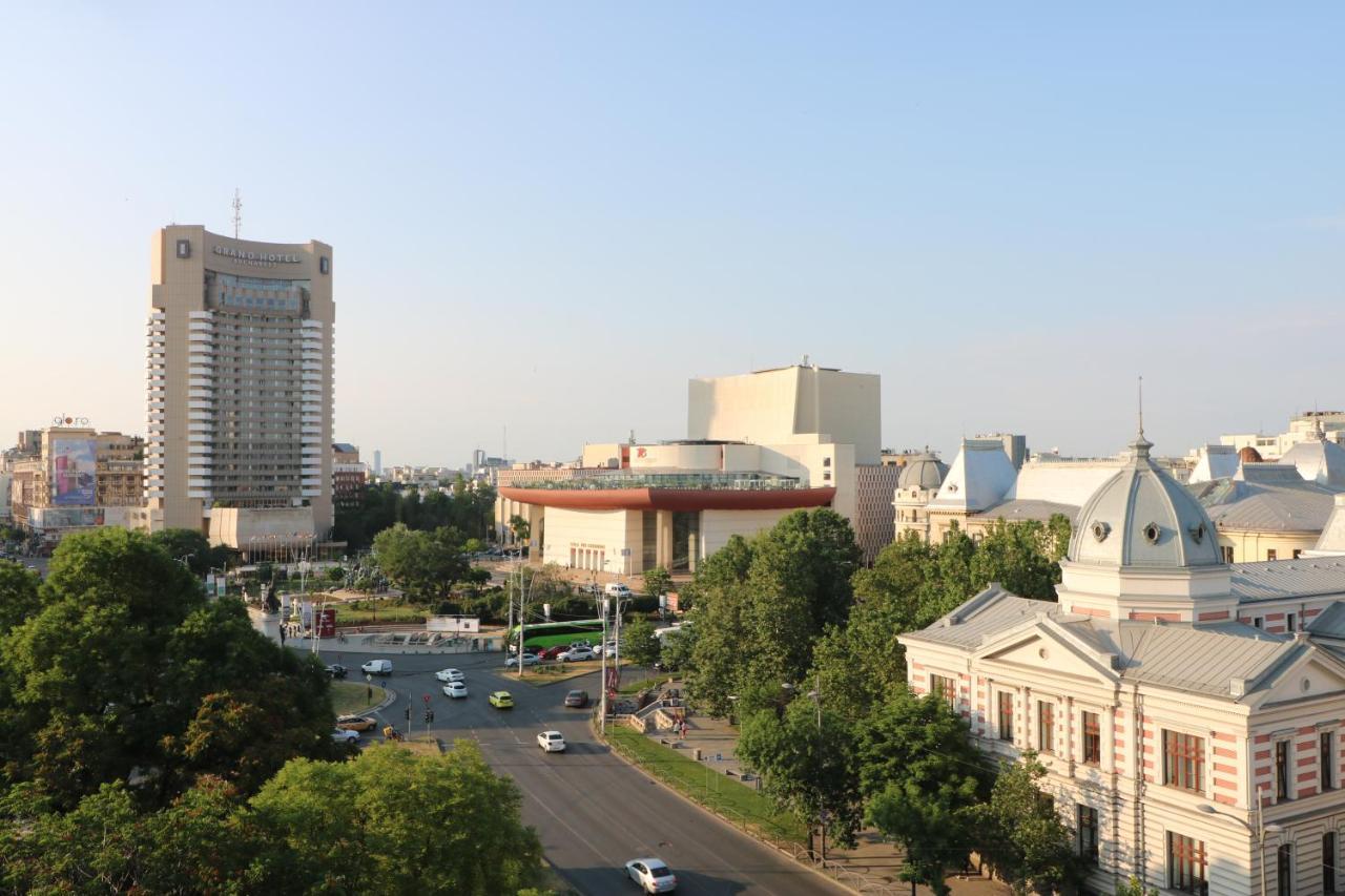 Serenity Heights Apartment: A Panoramic Haven Near Old Town - Free Minibar ブカレスト エクステリア 写真