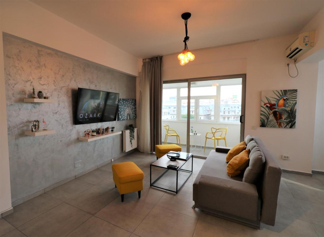 Serenity Heights Apartment: A Panoramic Haven Near Old Town - Free Minibar ブカレスト エクステリア 写真