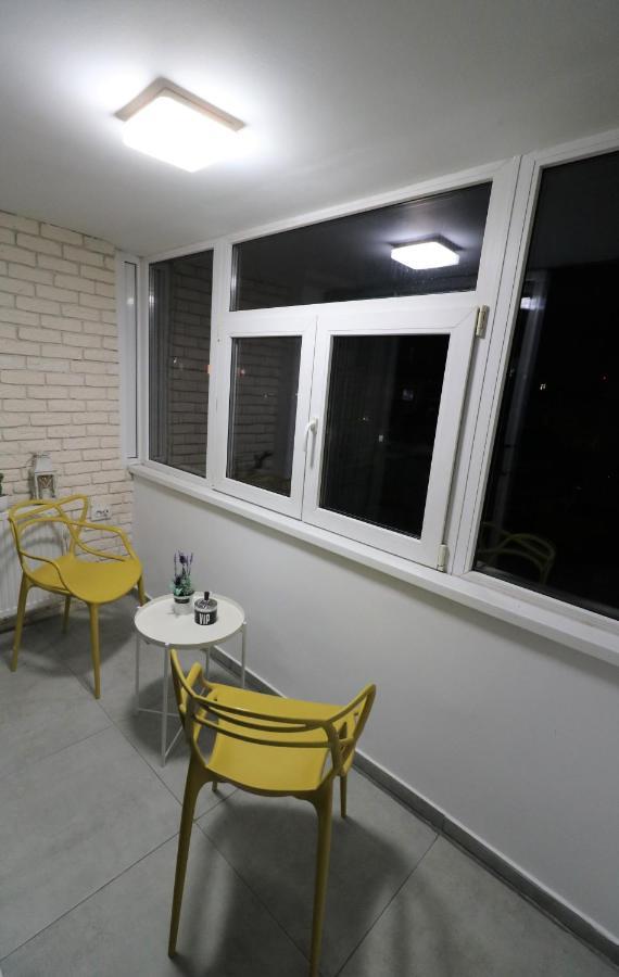 Serenity Heights Apartment: A Panoramic Haven Near Old Town - Free Minibar ブカレスト エクステリア 写真